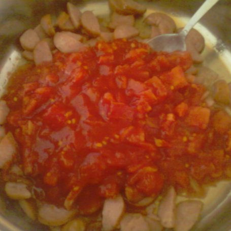 Krok 2 - Makaron z sosem pomidorowym z fasolką foto