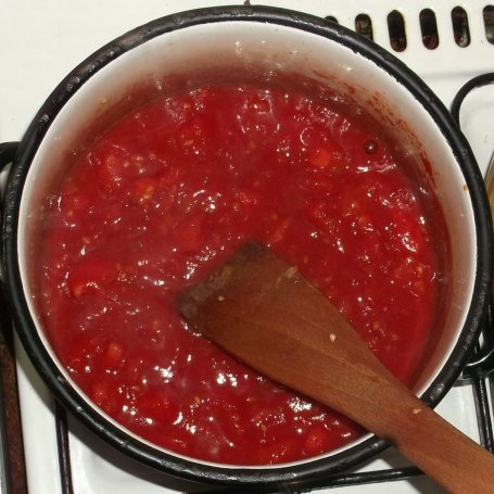 Krok 2 - makaron z sosem pomidorowym z kurczakiem foto