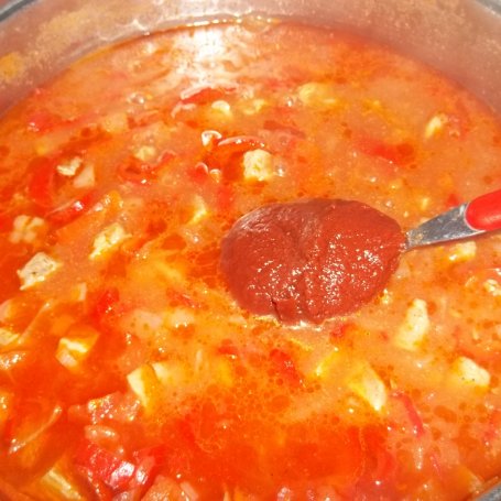 Krok 4 - Makaron z sosem pomidorowym z mięsem foto