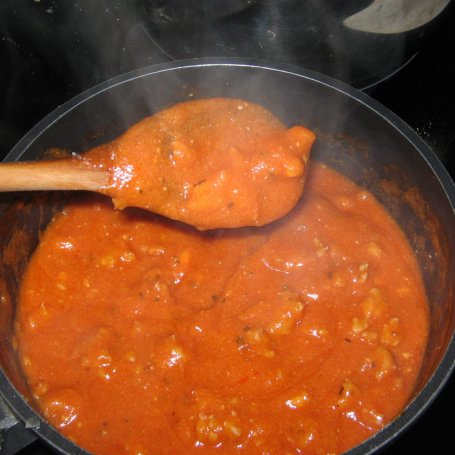 Krok 7 - Makaron z sosem serowo-pomidorowym foto
