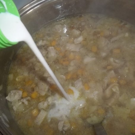 Krok 5 - Makaron z sosem śmietanowym z kukurydzą foto