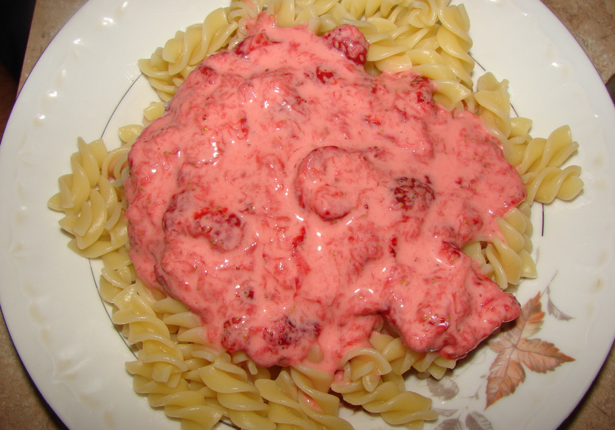 Makaron z sosem truskawkowym DoradcaSmaku.pl