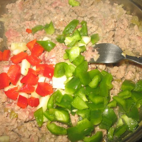 Krok 3 - Makaron z sosem warzywno - mięsnym foto