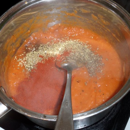 Krok 5 - Makaron z sosem z pieczonych warzyw  foto