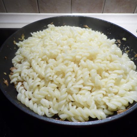Krok 3 - makaron z tuńczykiem foto
