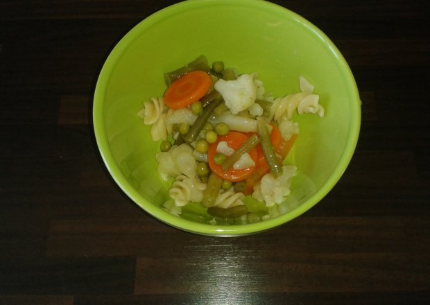 Fotografia przedstawiająca Makaron z warzywami