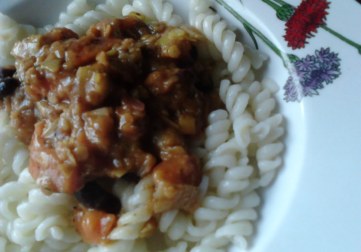Makaron z warzywnym curry foto