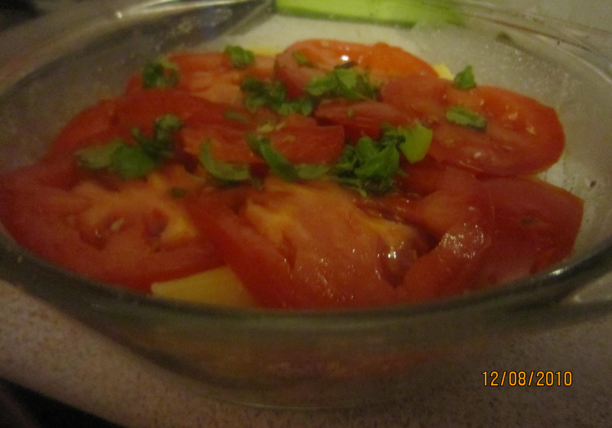 Makaron zapiekany z pomidorami i czosnkiem foto