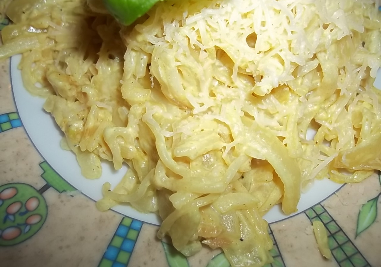 Makaron zasmażany z cebulą foto