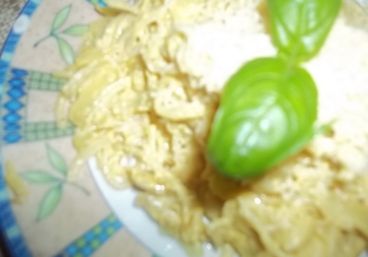 Makaron zasmażany z cebulą foto