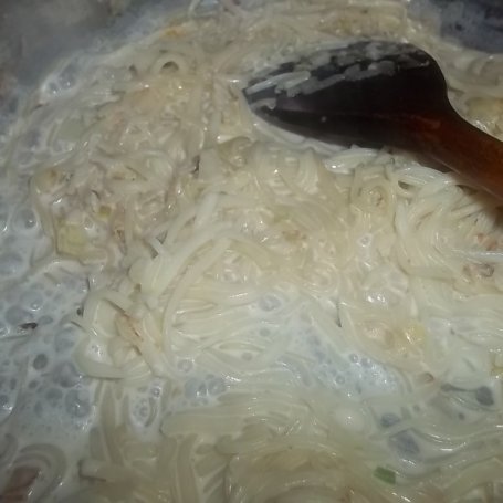 Krok 3 - Makaron zasmażany ze szpinakiem foto