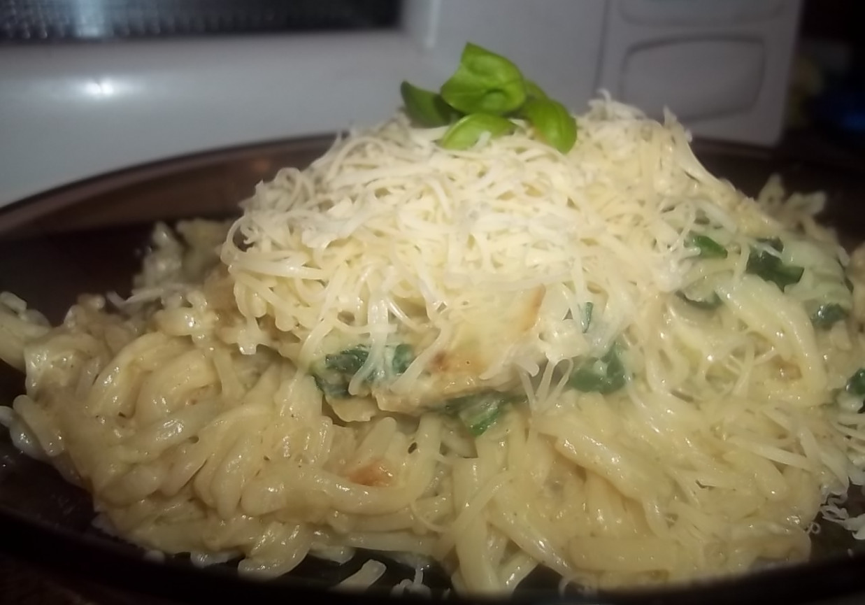 Makaron zasmażany ze szpinakiem foto