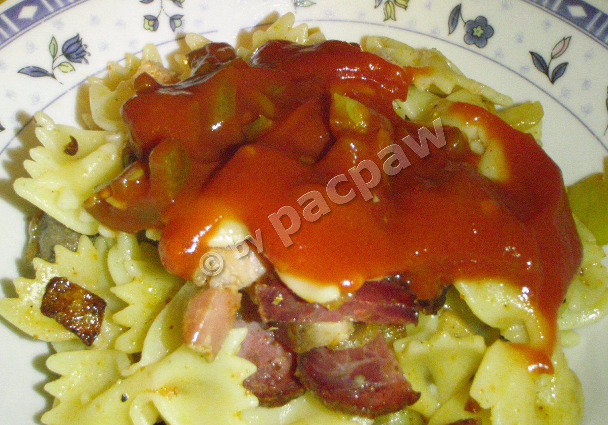 Makaron ze smażoną dziczyzną foto