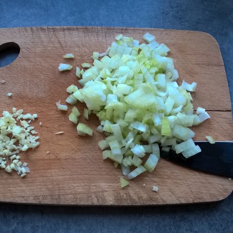 Krok 1 - Makaron ze szpinakiem, cukinią i serkiem mascarpone foto