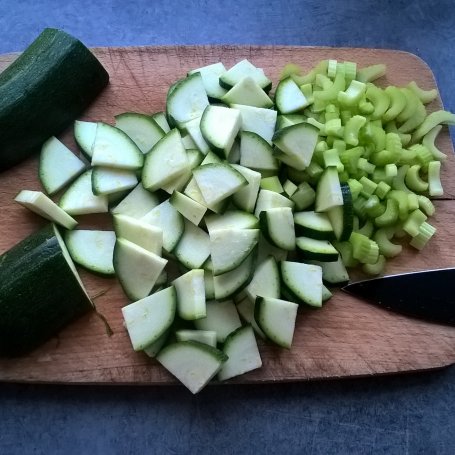 Krok 2 - Makaron ze szpinakiem, cukinią i serkiem mascarpone foto