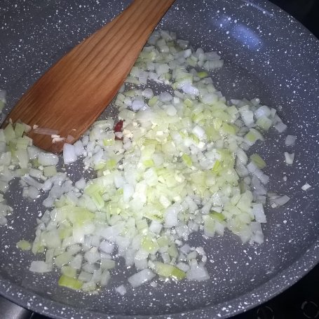 Krok 3 - Makaron ze szpinakiem, cukinią i serkiem mascarpone foto