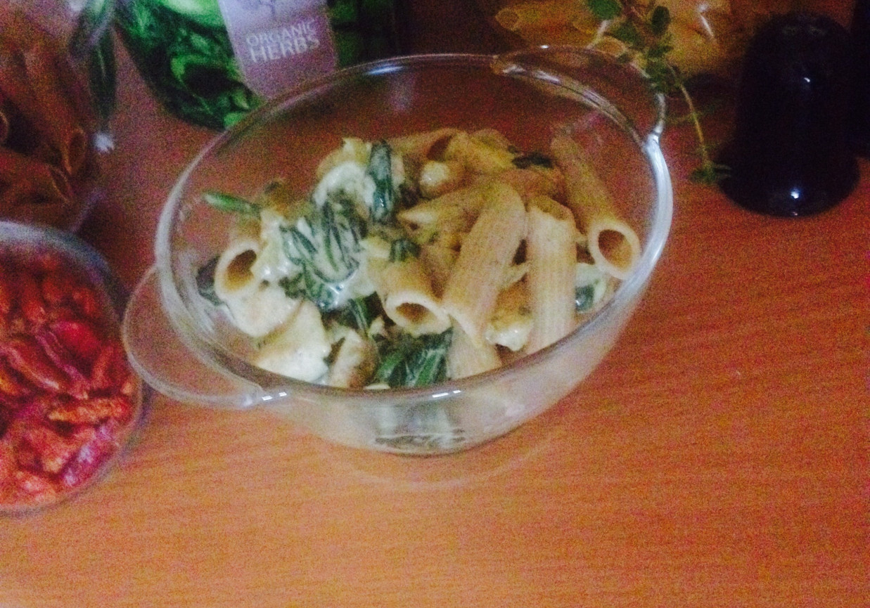 Makaron ze szpinakiem i kurczakiem curry foto