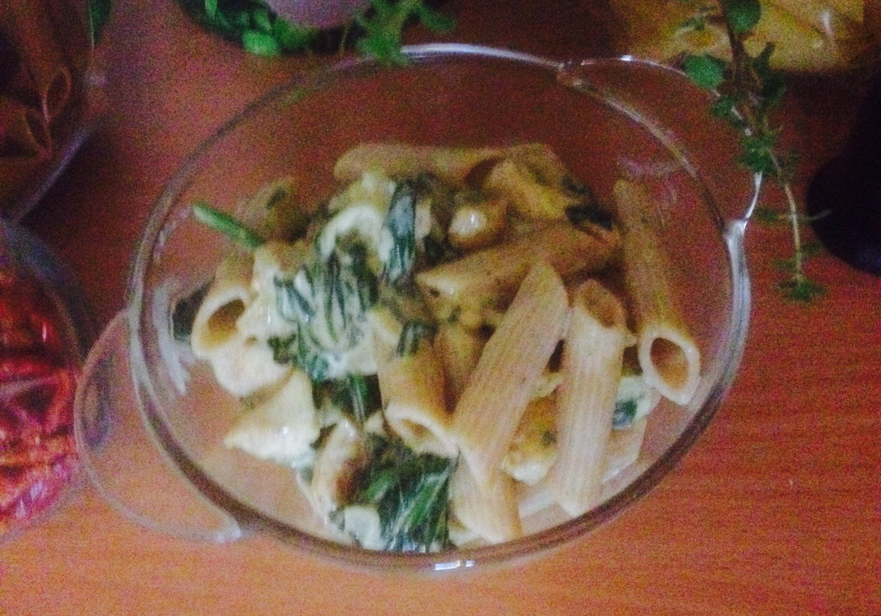 Makaron ze szpinakiem i kurczakiem curry foto