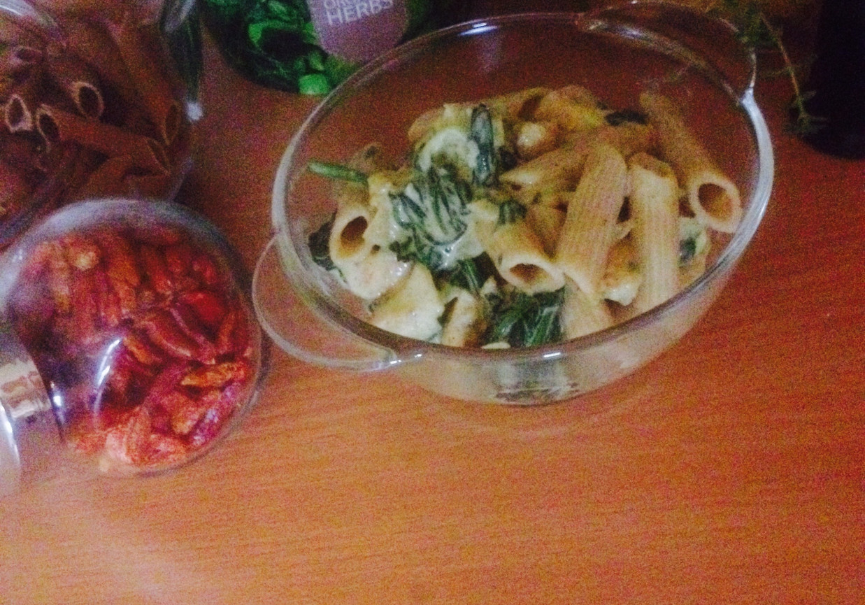 Makaron ze szpinakiem i kurczakiem curry foto