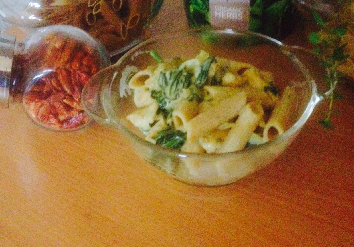 Makaron ze szpinakiem i kurczakiem curry foto