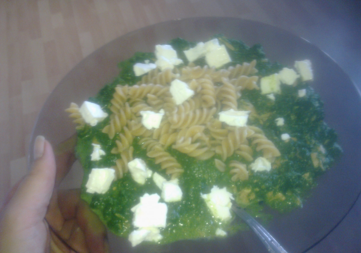 Makaron ze szpinakiem i serem feta foto