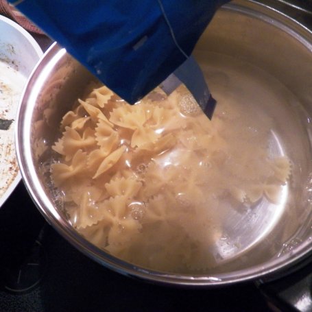 Krok 1 - Makaron ze szpinakiem i serem ricotta foto
