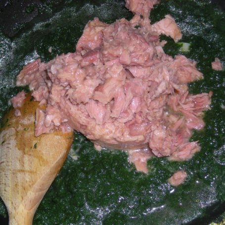 Krok 2 - makaron ze szpinakiem i tuńczykiem foto