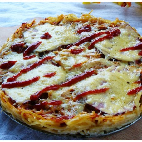 Krok 3 - " Makaronowa pizza z szynką i ciągnącym serem " foto