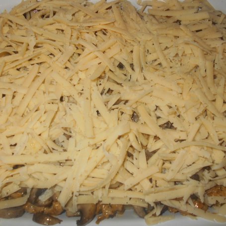 Krok 11 - Makaronowa zapiekanka z mięsem i pieczarkami foto