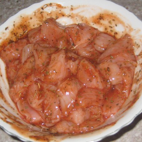 Krok 1 - Makaronowa zapiekanka z warzywami i kurczakiem marynowanym w keczupie foto