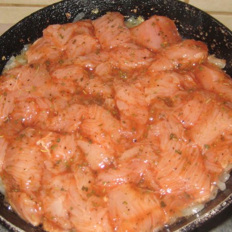 Krok 4 - Makaronowa zapiekanka z warzywami i kurczakiem marynowanym w keczupie foto