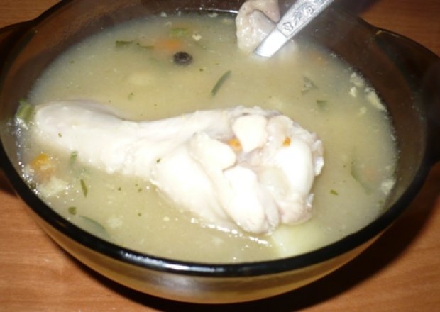 Fotografia przedstawiająca makaronowa zupa