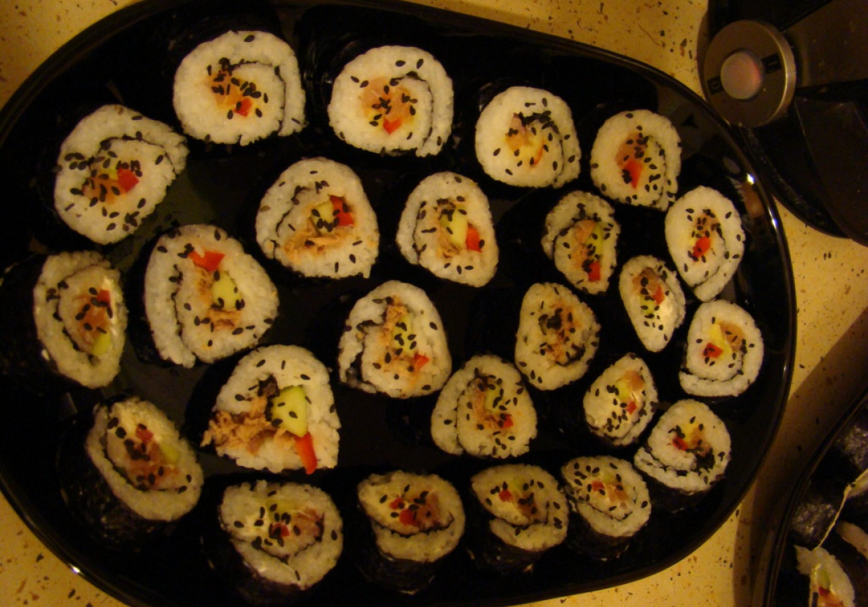 Maki sushi z tuńczykiem foto