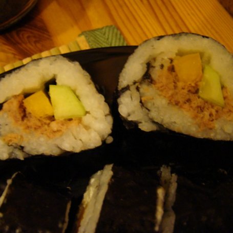 Krok 5 - Maki sushi z tuńczykiem foto