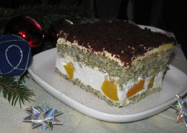 Fotografia przedstawiająca Makowe ciasto z brzoskwiniami