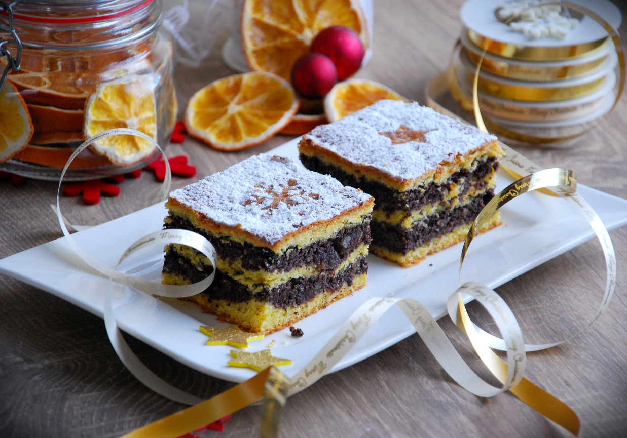 Makowiec na cieście krucho-drożdżowym foto