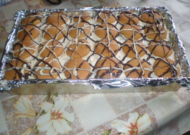 Fotografia przedstawiająca Makowo- kokosowe ciasto z biszkoptami
