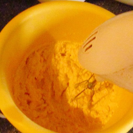 Krok 2 - Makowo-serowy placek na kefirze z kokosową kruszonką foto