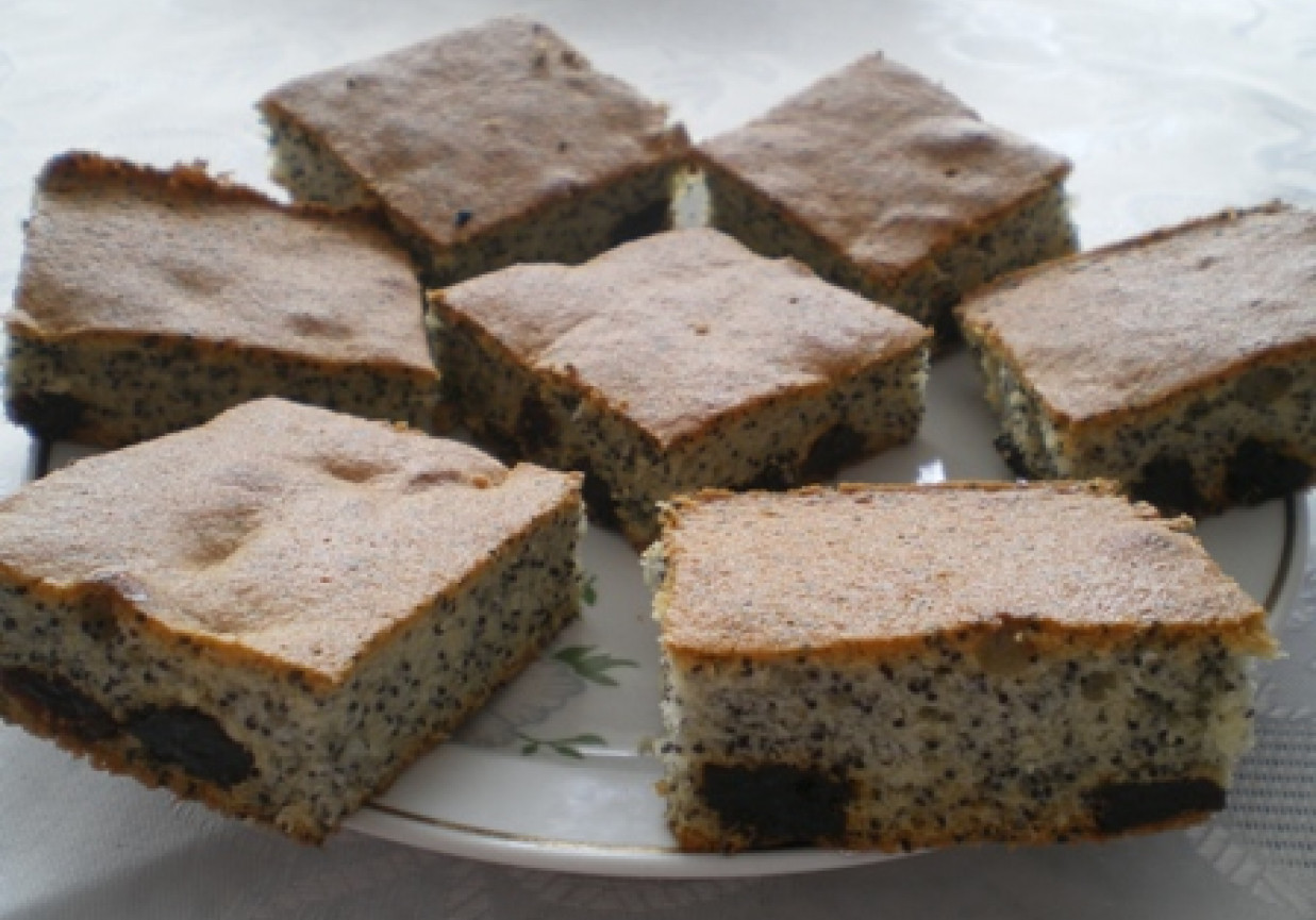 Makuszek - ciasto z białek i maku foto