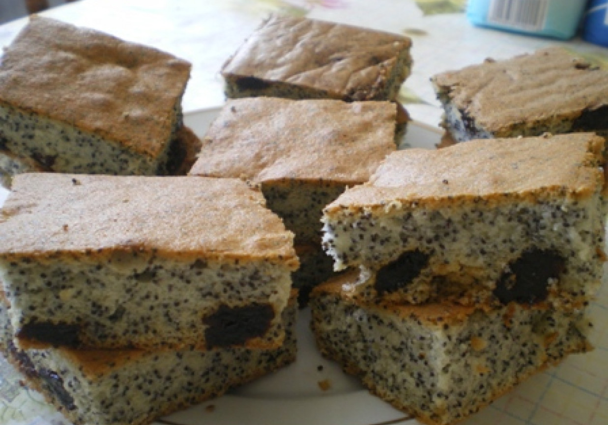 Makuszek - ciasto z białek i maku foto