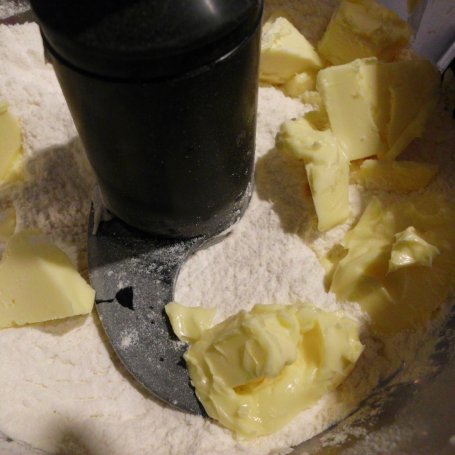 Krok 1 - Malinowe tarteletki z kremem z białej czekolady foto