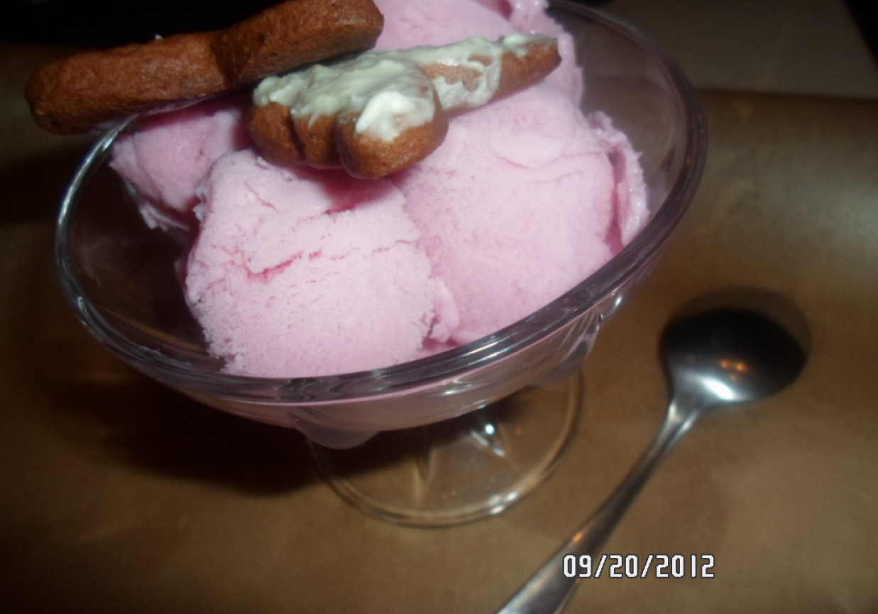 Malinowo - jogurtowe lody z ciasteczkami na pożegnanie lata foto
