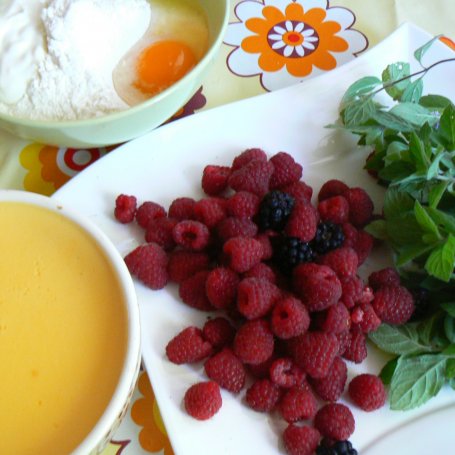 Krok 1 - Malinowo miętowe naleśniki z Panna cottą foto