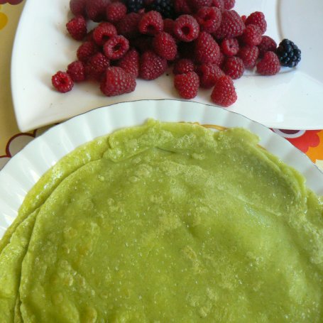 Krok 2 - Malinowo miętowe naleśniki z Panna cottą foto