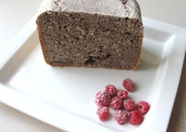 Fotografia przedstawiająca Malinowy chleb na zakwasie
