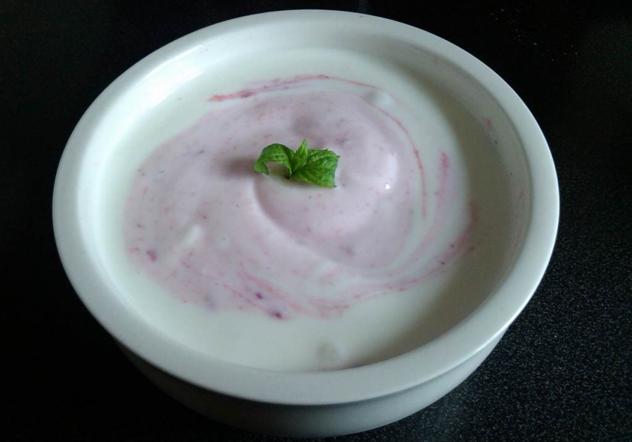 Malinowy jogurt z siemieniem lnianym  foto