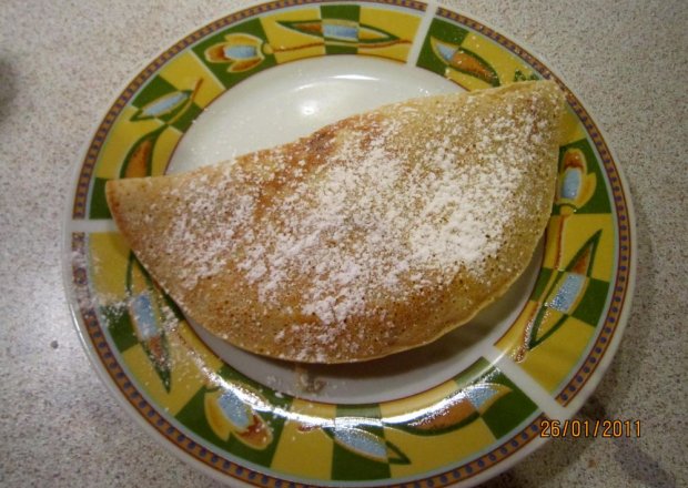Fotografia przedstawiająca Malinowy omlecik z cukrem pudrem
