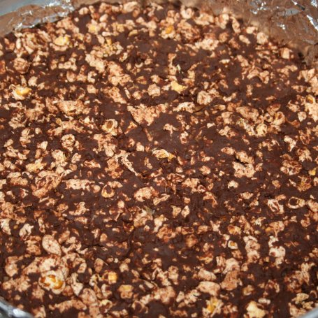 Krok 2 - Malinowy sernik na popcornie        foto