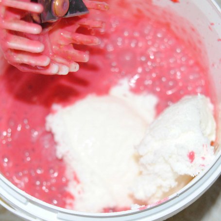 Krok 2 - Malinowy shake foto
