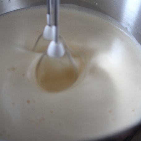Krok 2 - Malinowy tort dla sześciolatka foto